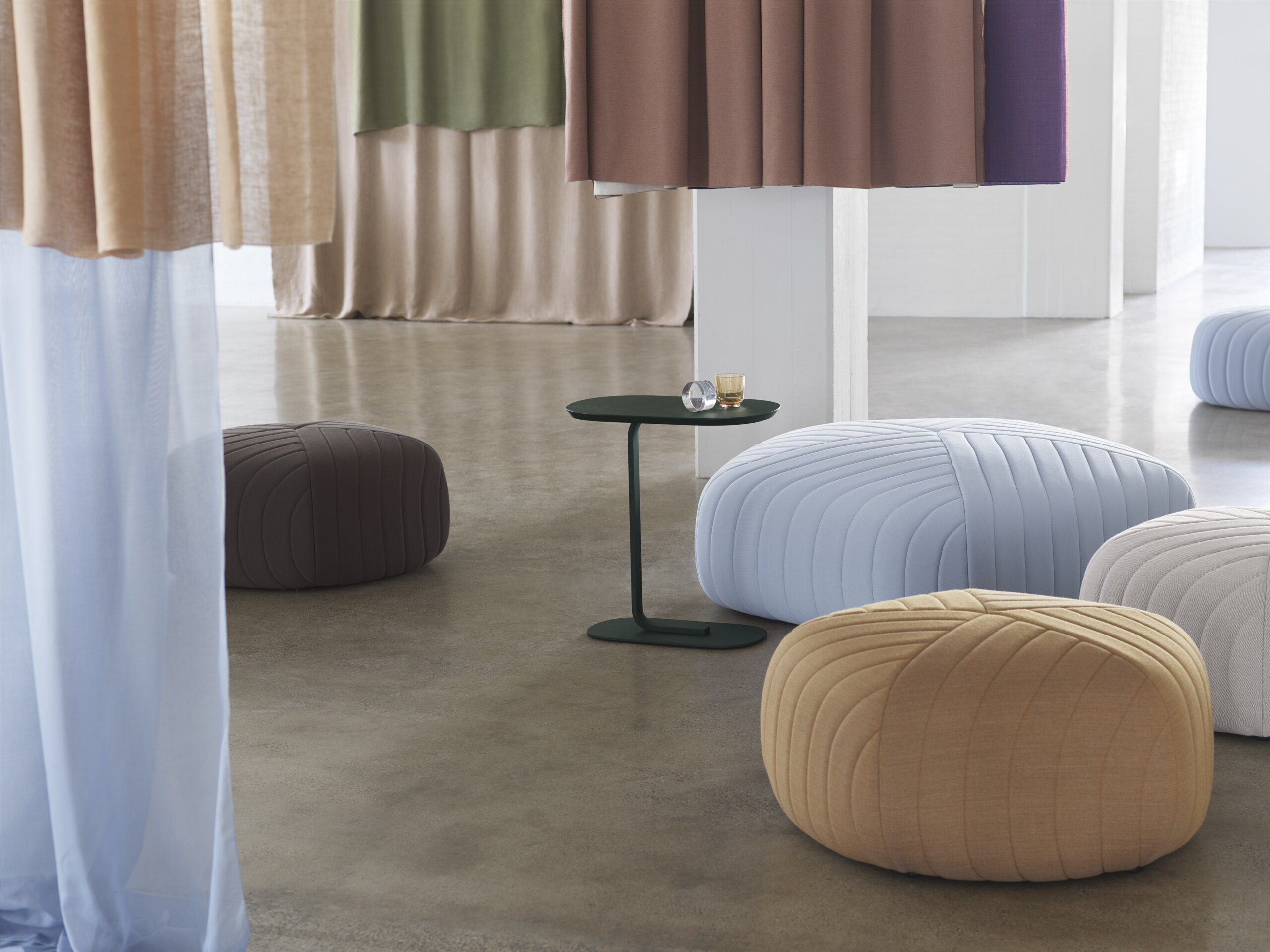 Five-pouf-planum-271-planum-711-fiord-451-st-trio-0205-relate-H60-dark-green-raise-glass-burnt-orange-muuto-org_150.jpg